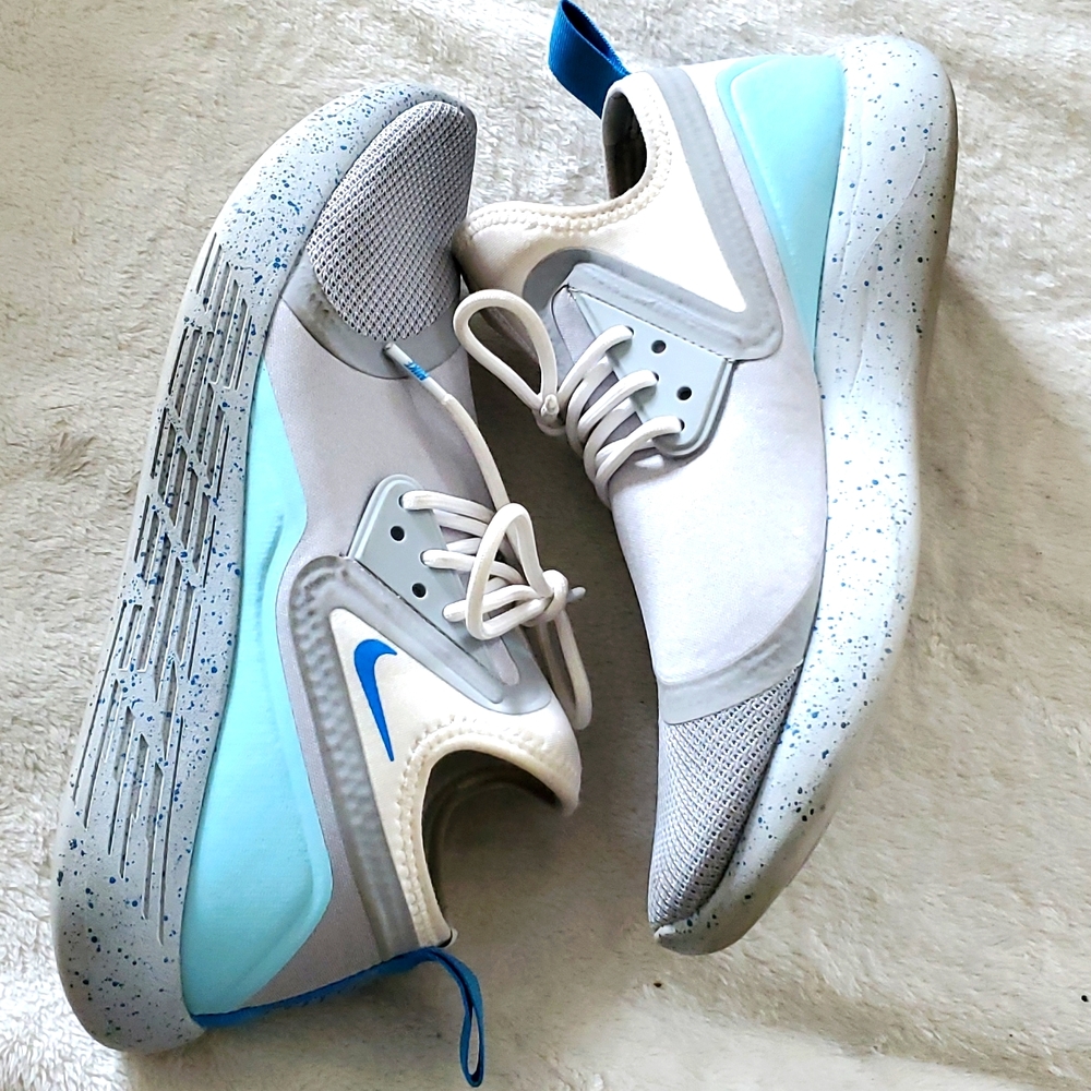 Nike - Picture 4 of 6